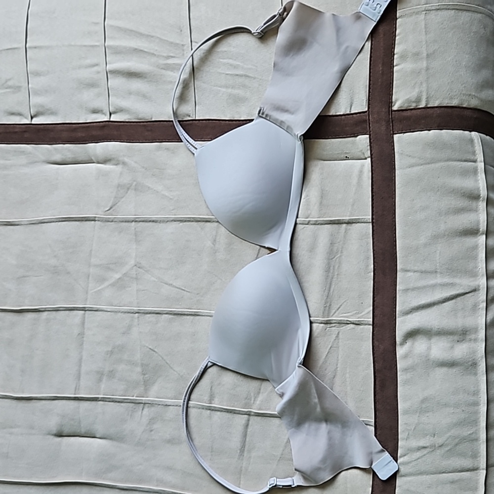 Victoria's Secret Lightly Lined Wireless Bra 32B Tinted Plum color